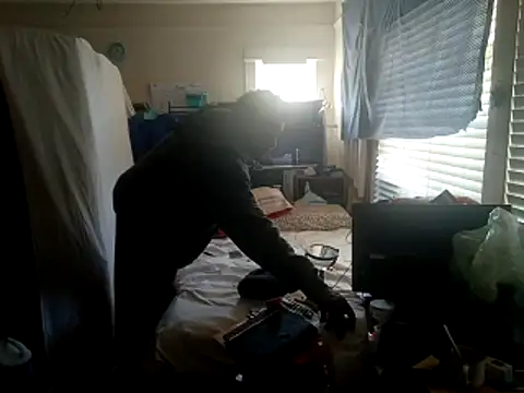 Snapshot of DevinToore chatting on October 14, 2025, 6:20 pm DevinToore online show from October 14, 2025, 6:20 pm