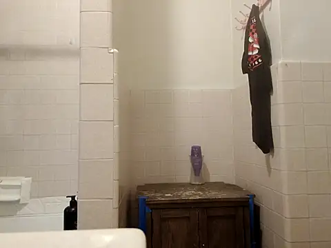 Snapshot of DevinToore chatting on October 19, 2025, 5:35 pm DevinToore online show from October 19, 2025, 5:35 pm