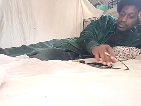 Snapshot of DevinToore chatting on October 22, 2025, 4:07 pm DevinToore online show from October 22, 2025, 4:07 pm