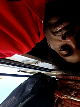 Snapshot of DevinToore chatting on October 29, 2025, 8:10 pm DevinToore online show from October 29, 2025, 8:10 pm