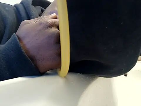 Snapshot of DevinToore chatting on December 1, 2025, 11:21 pm DevinToore online show from December 1, 2025, 11:21 pm