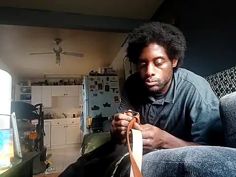 Snapshot of DevinToore chatting on December 3, 2025, 6:06 pm DevinToore online show from December 3, 2025, 6:06 pm