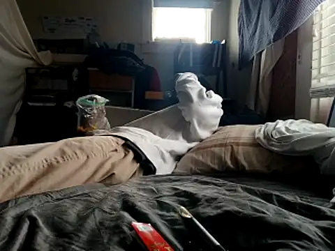 Snapshot of DevinToore chatting on December 21, 2025, 7:54 pm DevinToore online show from December 21, 2025, 7:54 pm