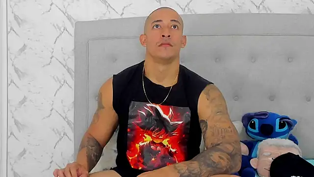 luigiferrara online show from October 27, 2025, 9:41 pm