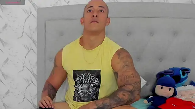 luigiferrara online show from April 12, 2026, 7:41 pm