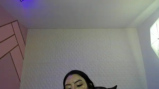 Violetaa diazz online show from October 28, 2025, 9:17 pm