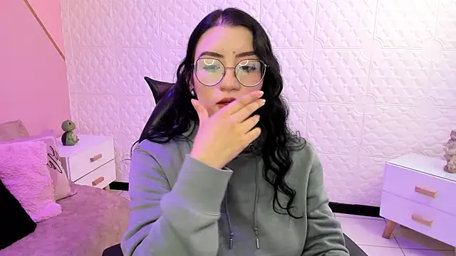 Violetaa diazz online show from November 18, 2025, 9:19 pm