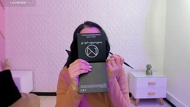 Violetaa diazz online show from March 28, 2026, 9:14 pm