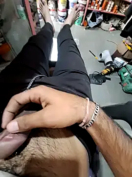 Snapshot of dickerdaddy25 chatting on January 21, 2025, 4:43 am dickerdaddy25 online show from January 21, 2025, 4:43 am