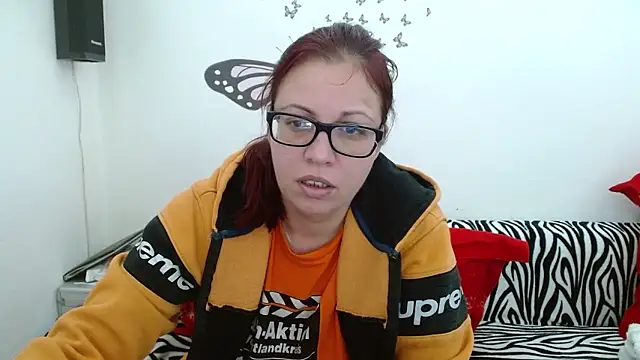 LadyHellene online show from January 7, 2026, 7:33 am