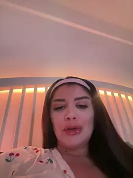 Amberseyes online show from April 2, 2026, 5:10 pm