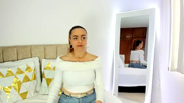 Snapshot of cristalwalker__ chatting on November 13, 2025, 12:37 pm cristalwalker online show from November 13, 2025, 12:37 pm