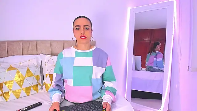 Snapshot of cristalwalker__ chatting on November 21, 2025, 11:31 am cristalwalker online show from November 21, 2025, 11:31 am