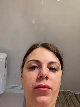 Lola Hale online show from November 18, 2025, 5:34 am