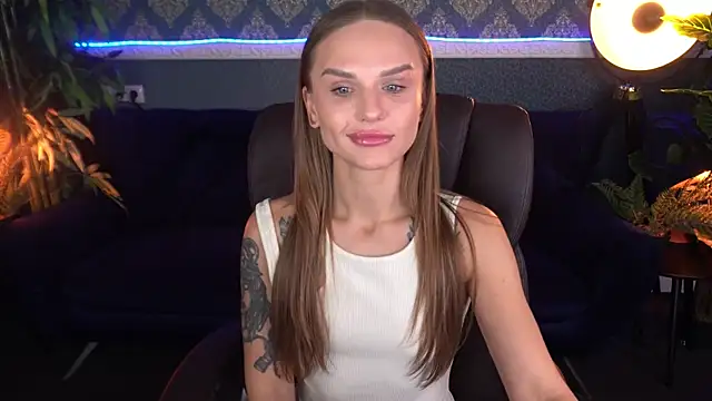 KiraGrayy online show from November 11, 2025, 1:55 pm