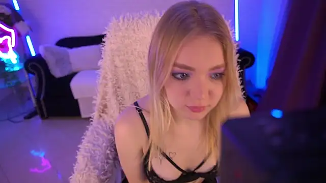 Snapshot of EmilySunshineS chatting on January 5, 2025, 10:19 pm EmilySunshineS online show from January 5, 2025, 10:19 pm