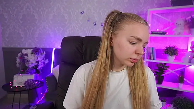 Snapshot of EmilySunshineS chatting on November 8, 2025, 8:03 am EmilySunshineS online show from November 8, 2025, 8:03 am