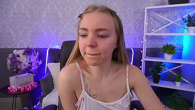 Snapshot of EmilySunshineS chatting on November 17, 2025, 7:58 am EmilySunshineS online show from November 17, 2025, 7:58 am