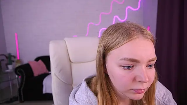 Snapshot of EmilySunshineS chatting on December 18, 2025, 2:45 pm EmilySunshineS online show from December 18, 2025, 2:45 pm