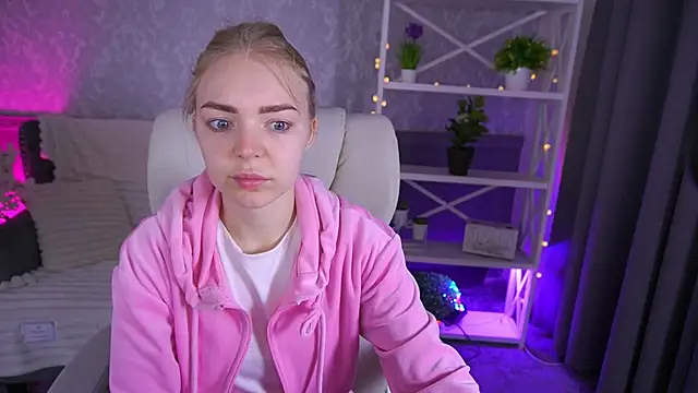 EmilySunshineS online show from March 6, 2026, 6:43 am