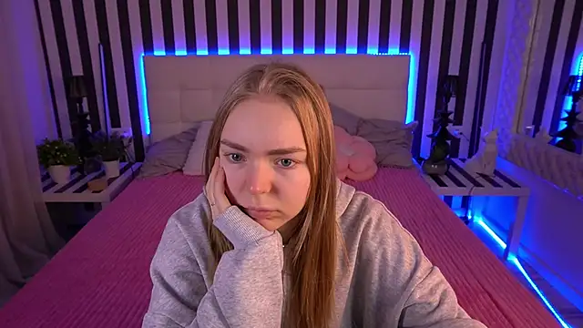 EmilySunshineS online show from April 15, 2026, 5:47 am