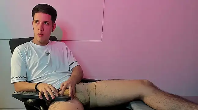 Snapshot of Adan_rivas_ chatting on December 14, 2024, 2:56 am Adan rivas online show from December 14, 2024, 2:56 am