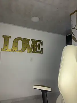 emma  milk  online show from December 16, 2025, 11:37 am