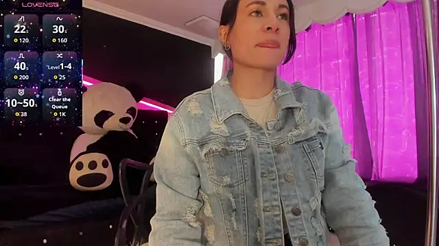 Coral Gibson online show from November 22, 2025, 1:43 pm