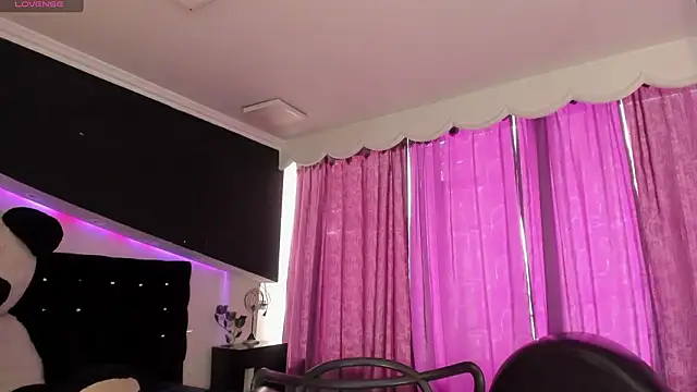 Coral Gibson online show from February 7, 2026, 1:26 pm