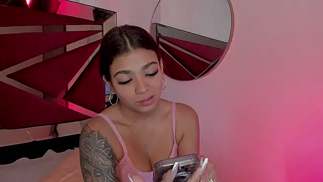 GiaFu online show from December 4, 2025, 6:05 pm