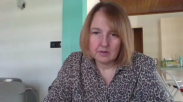 Sandcoq online show from April 15, 2026, 10:33 am