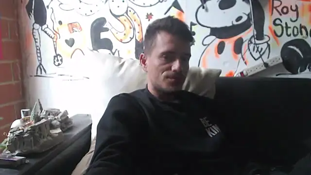 roystonee01 online show from December 22, 2025, 1:19 pm