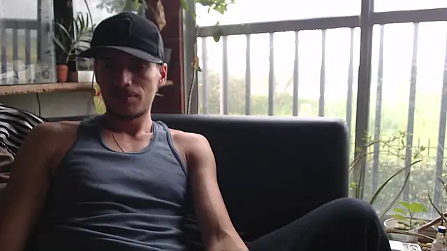 roystonee01 online show from February 8, 2026, 1:14 pm