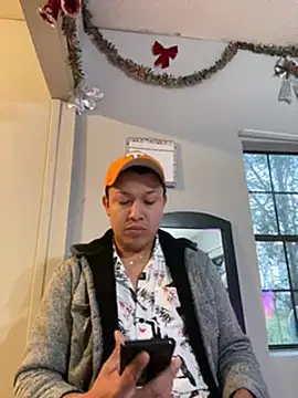 Snapshot of Jose_17val chatting on December 21, 2024, 10:40 pm Jose 17val online show from December 21, 2024, 10:40 pm