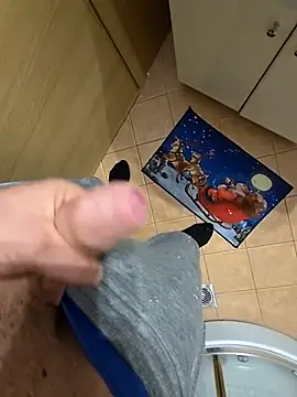 Snapshot of Alexxxmaster1312 chatting on December 14, 2025, 8:35 pm Alexxxmaster1312 online show from December 14, 2025, 8:35 pm