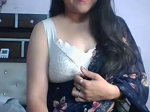 santurmom online show from April 12, 2026, 6:35 pm