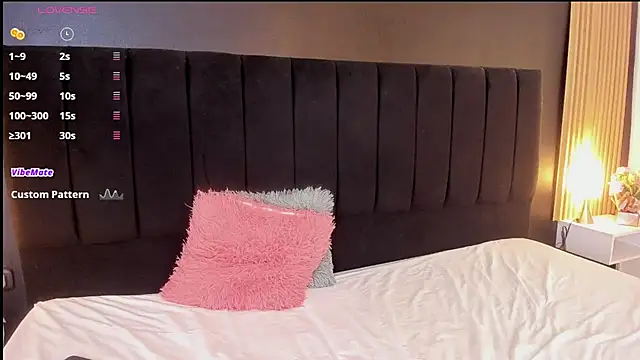 sweetsofia18 online show from October 24, 2025, 10:55 am