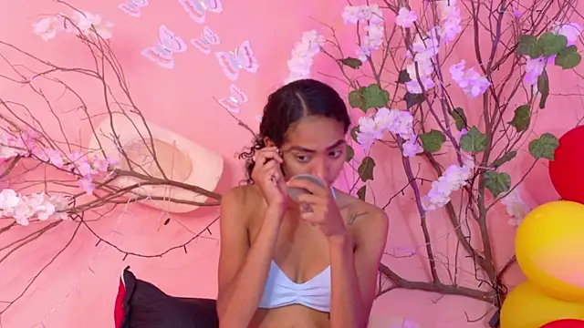 Snapshot of Charlotte_Love10 chatting on May 28, 2026, 12:57 pm Charlotte Love10 online show from May 28, 2026, 12:57 pm