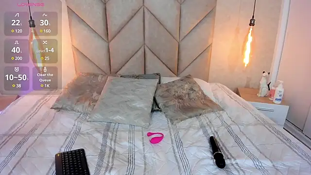 Mollymoon1 online show from February 9, 2025, 4:07 pm