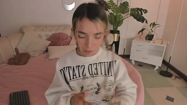 Mollymoon1 online show from February 9, 2026, 9:30 pm