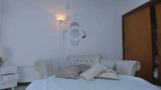 Mollymoon1 online show from April 7, 2026, 1:28 am