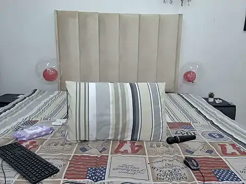 Pearl 00 online show from February 9, 2025, 8:56 pm