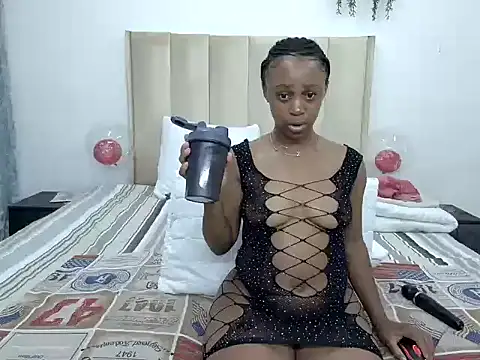 Pearl 00 online show from February 12, 2025, 5:05 am