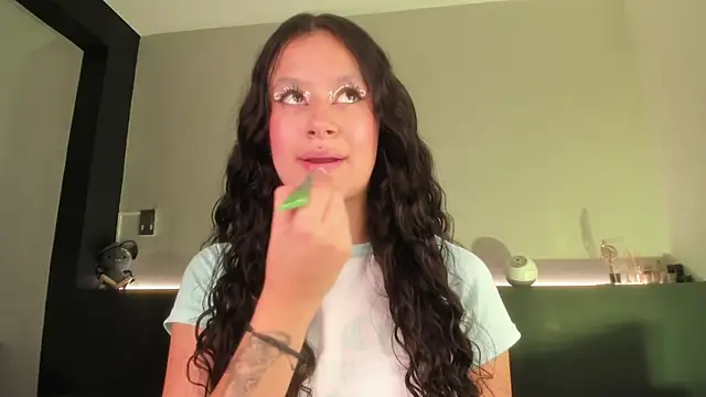 Snapshot of angel_witch chatting on December 11, 2024, 7:36 pm angel witch online show from December 11, 2024, 7:36 pm