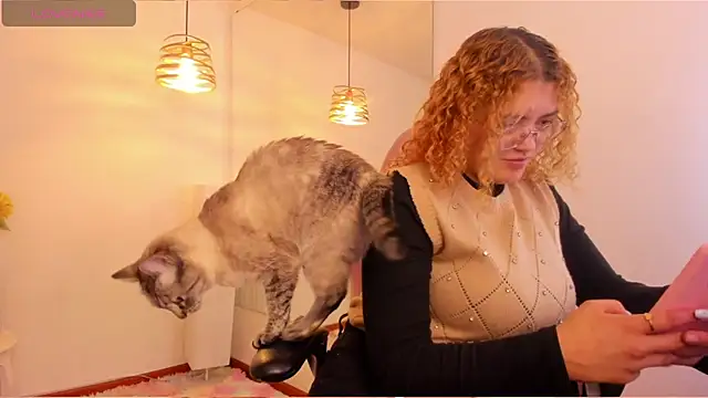 Missbrave1 online show from February 24, 2025, 7:19 pm