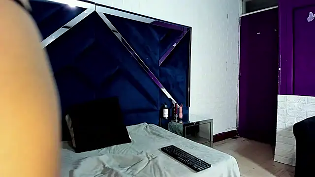 cathaleyahh online show from November 30, 2025, 4:05 am