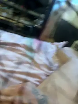 lescro95  online show from October 20, 2025, 4:29 pm