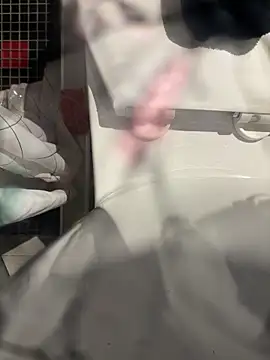 Snapshot of lescro95_ chatting on February 24, 2026, 3:21 pm lescro95 online show from February 24, 2026, 3:21 pm