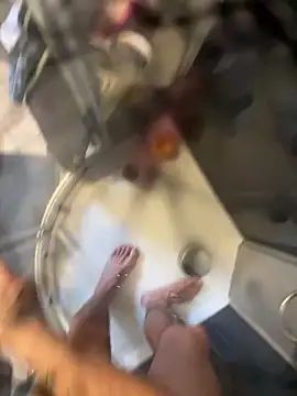 Snapshot of lescro95_ chatting on April 3, 2026, 8:45 am lescro95 online show from April 3, 2026, 8:45 am