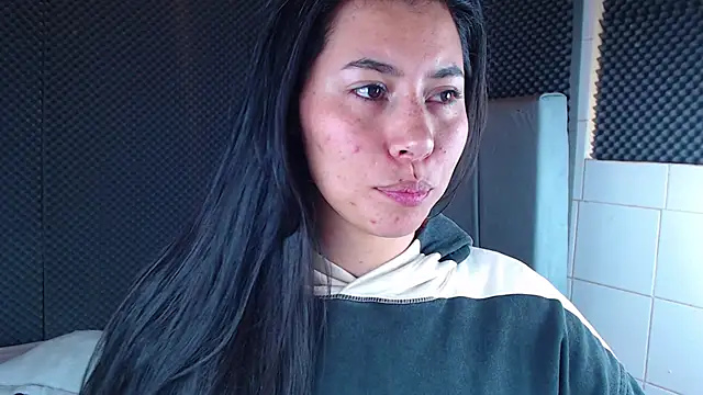 Snapshot of _joy_yva chatting on December 5, 2025, 6:59 pm joy yva online show from December 5, 2025, 6:59 pm